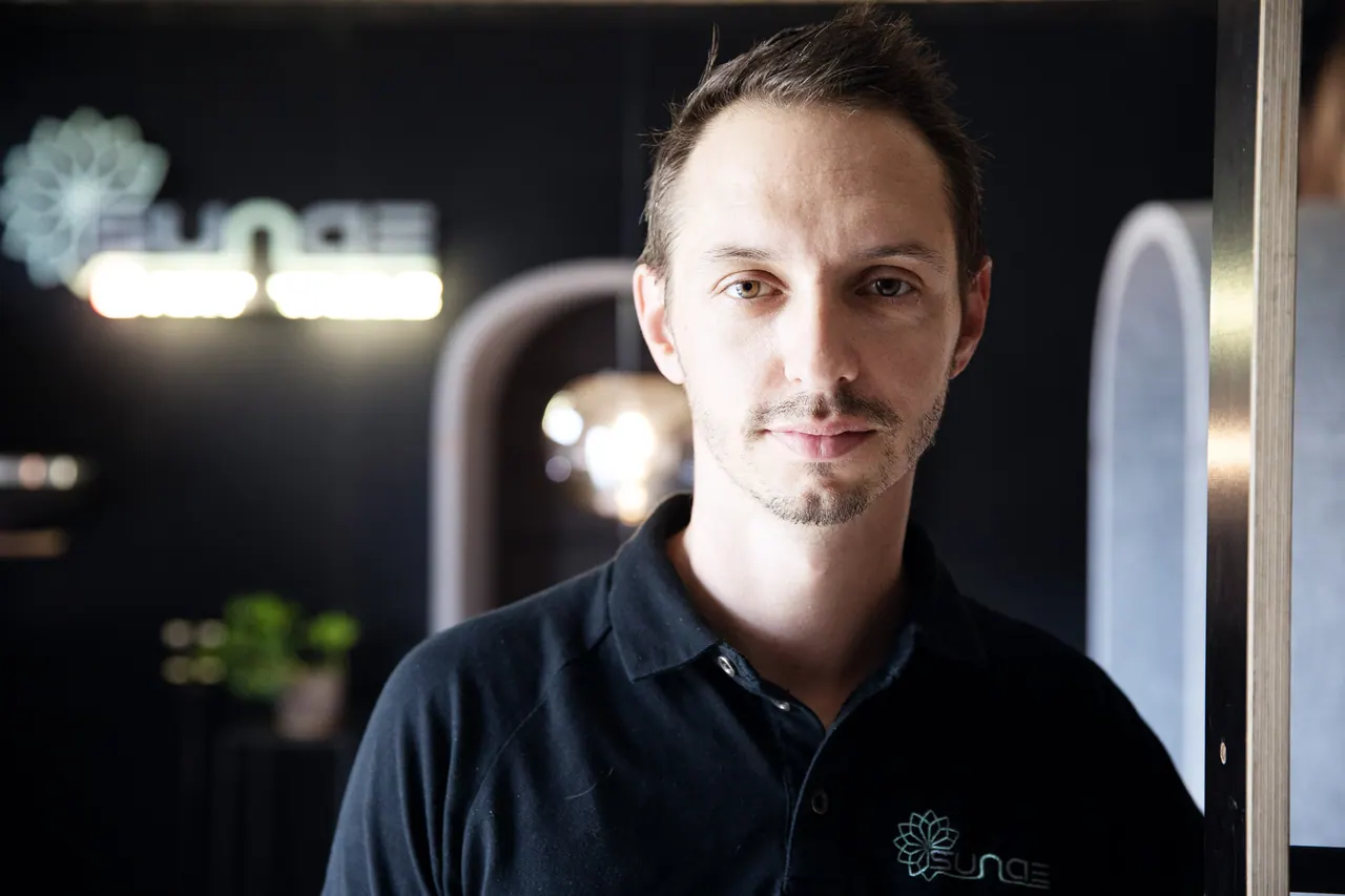 Vincent Braillard, fondateur de Sunae, dans son atelier